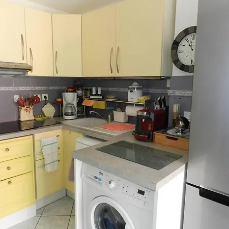 Apartment Le Lavandou, 3 Pieces, 4 Personnes - Fr-1-251-682 Le Lavandou