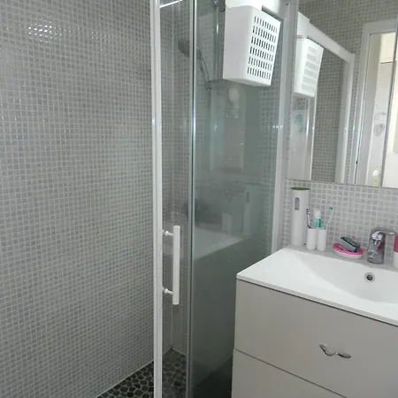 Apartment Le Lavandou, 3 Pieces, 4 Personnes - Fr-1-251-682
