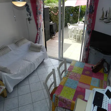 Apartment Le Lavandou, 3 Pieces, 4 Personnes - Fr-1-251-682 *